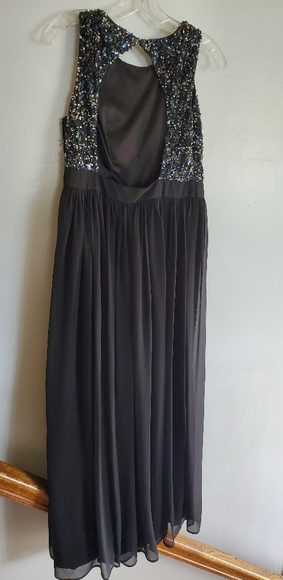 sequins evening gown - Picture 2 of 2